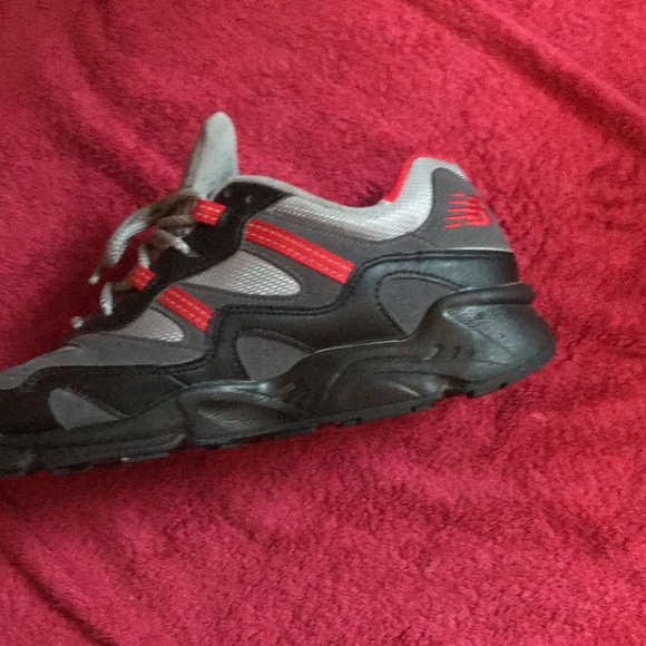 New balance - Picture 3 of 4